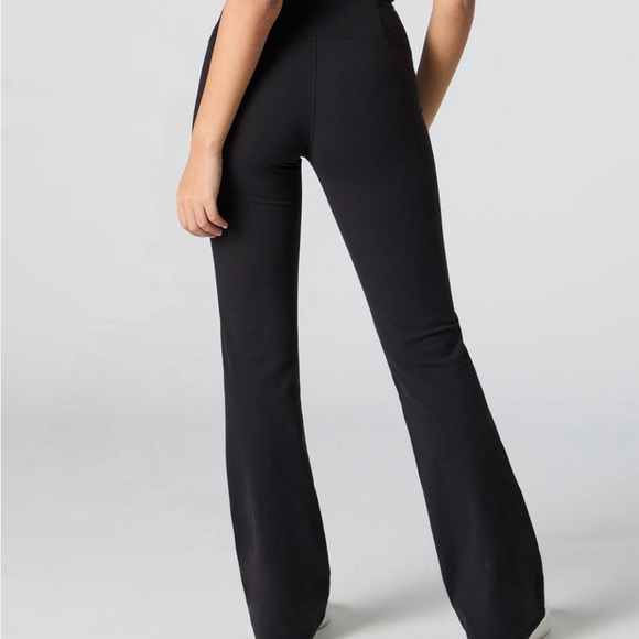 🤸🏻Active high rise flare pants - Picture 2 of 3